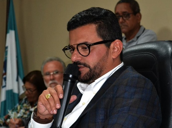 Câmara de São Miguel vota Orçamento e reelege Maxwell para presidência