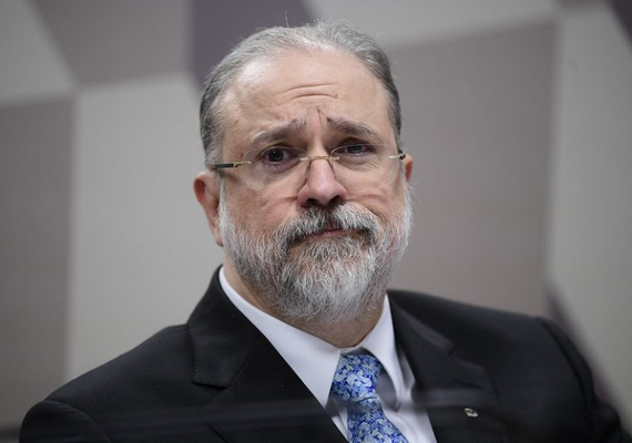 Aras concorda com ﻿fim de ‘pai’ e ‘mãe’ em registros de nascimento