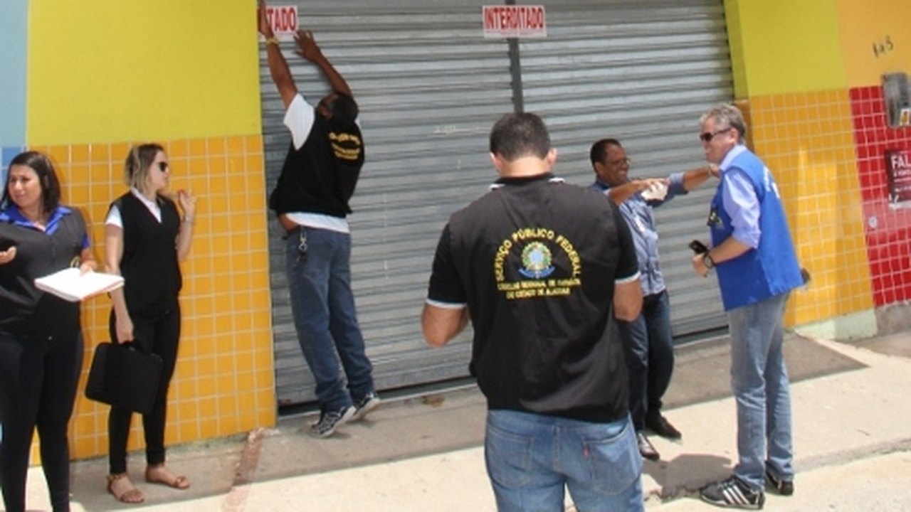 Vigilância interdita seis farmácias em Arapiraca