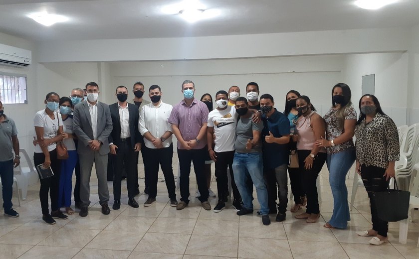 Pré-candidato a prefeito de Coruripe, Maykon Beltrão ouve reivindicações de agentes