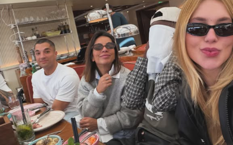 Vini Jr., é você mesmo? Jogador aparece 'disfarçado' ao lado de Virginia Fonseca em almoço