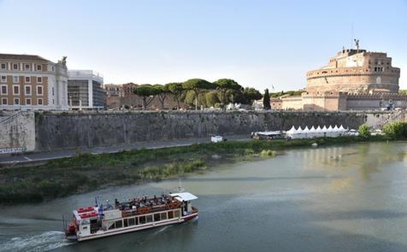 Turista brasileiro morre ao cair de mureta em Roma