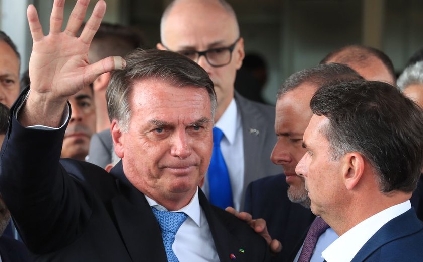Sede do PL e casa de Bolsonaro são alvo de busca e apreensão pela PF