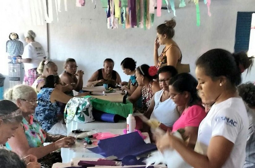 Oficina de acessórios mobiliza grupos no Cras Dom Adelmo