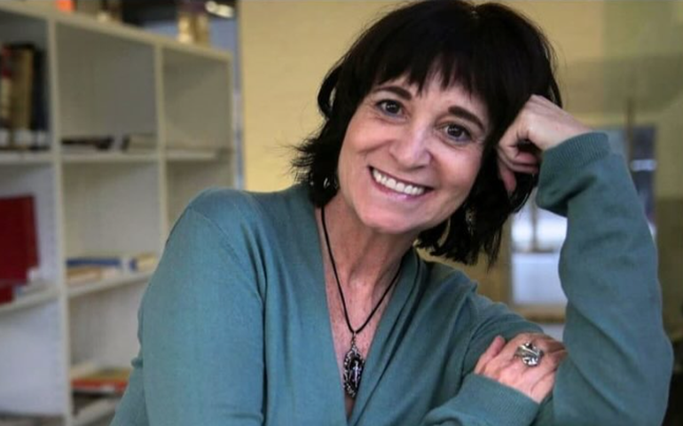 Em novo romance de Rosa montero, mulher de 60 anos contrata garoto de programa após ter o coração partido pelo amante