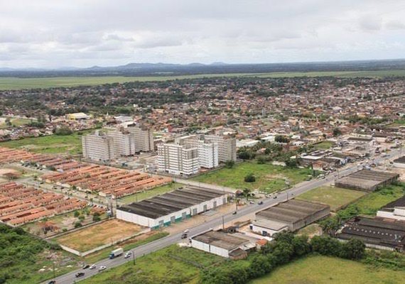 Homem é assassinado em emboscada na porta de casa no Benedito Bentes
