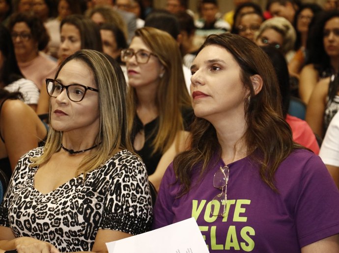 Evento reúne centenas de pessoas para discutir e ‘convocar’ mais mulheres na política