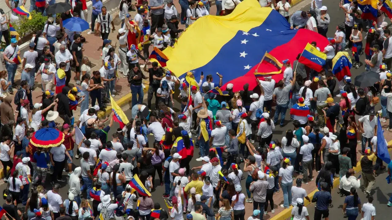 Venezuela tem dia de protestos em meio a tensão após Maduro intensificar ameaças