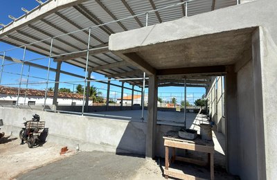 Em Delmiro Gouveia, obras das quadras poliesportivas de Caraíbas do Lino e Alto Bonito entram em fase final