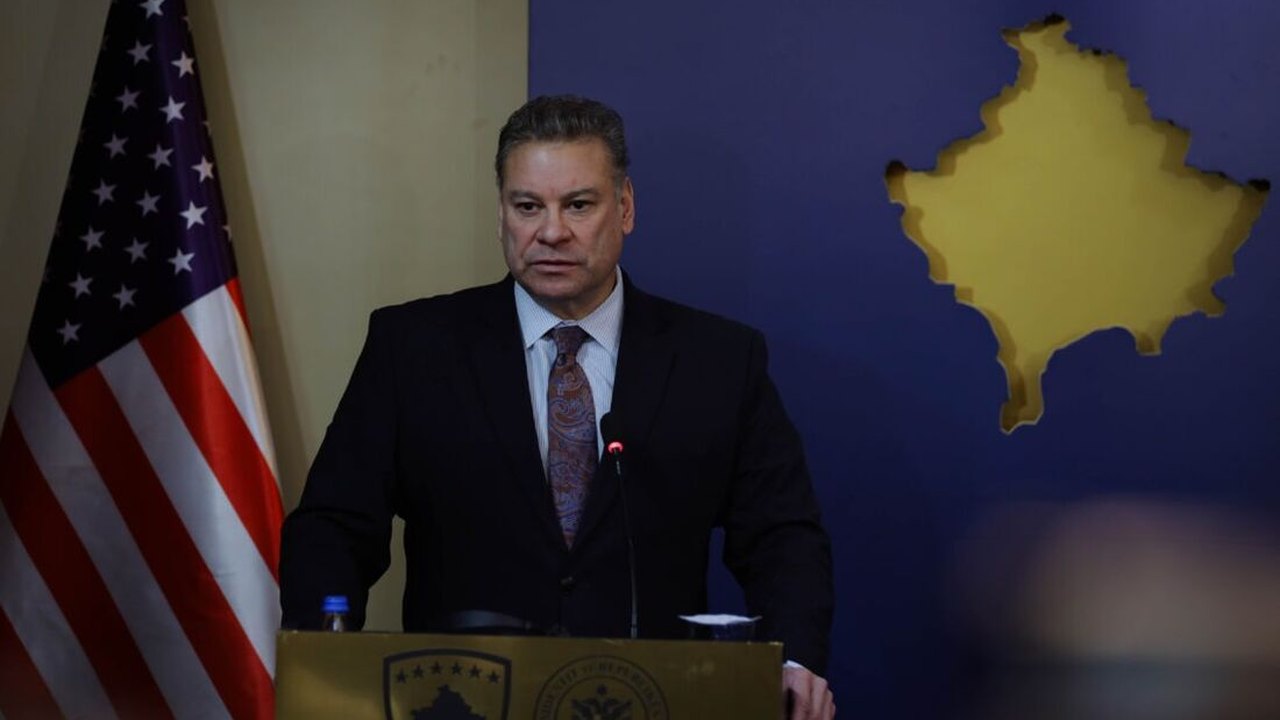 Chefe da embaixada dos EUA pede desculpas por crise de brasileiros deportados algemados