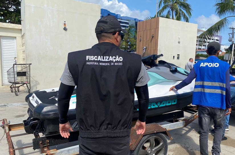 Operação apreende Jet Skis que realizavam o comércio irregular de passeios na orla marítima