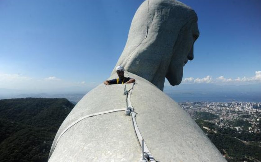 Dedo do Cristo, no Rio, estará recuperado em duas semanas