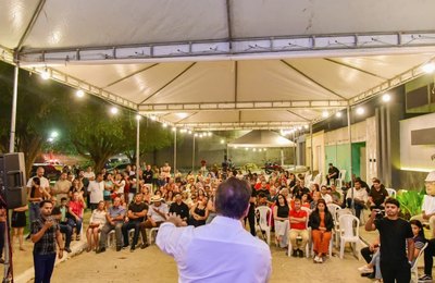Moradores do Jardim Tropical comemoram pavimentação entregue pelo prefeito Luciano Barbosa