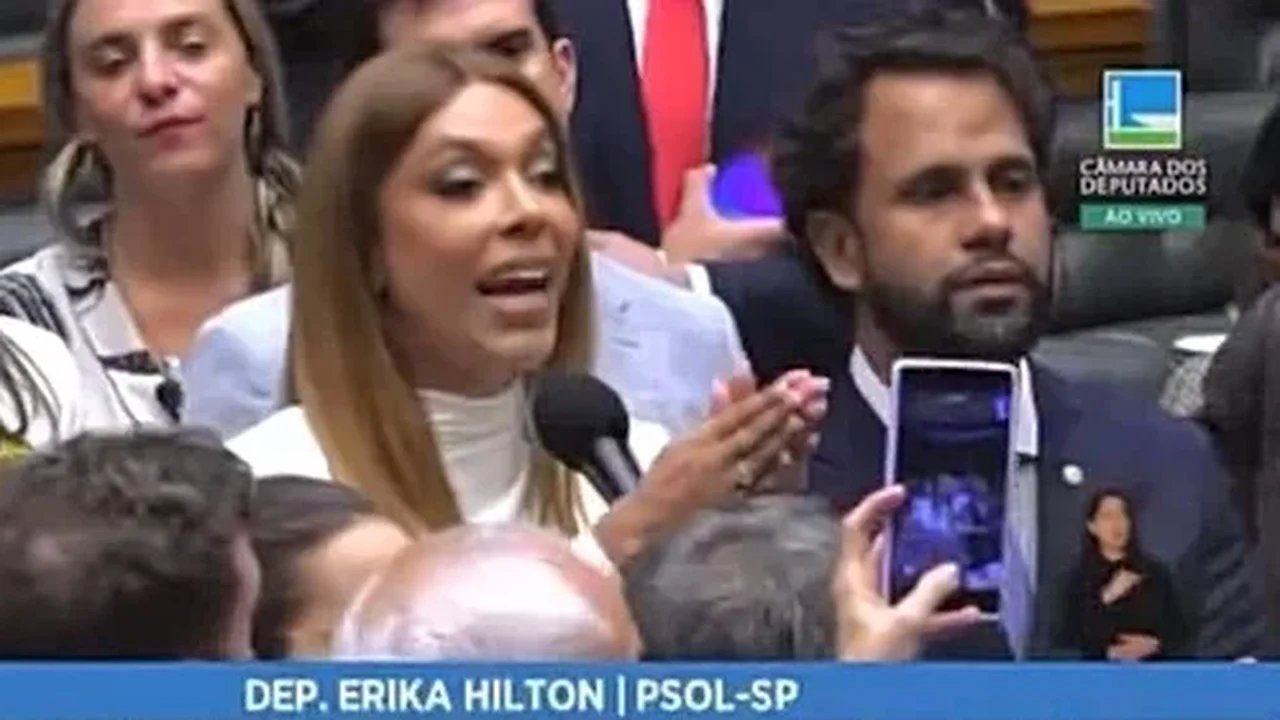 Erika Hilton enquadra direita no plenário e transforma debate da escala 6x1 em cobrança pública