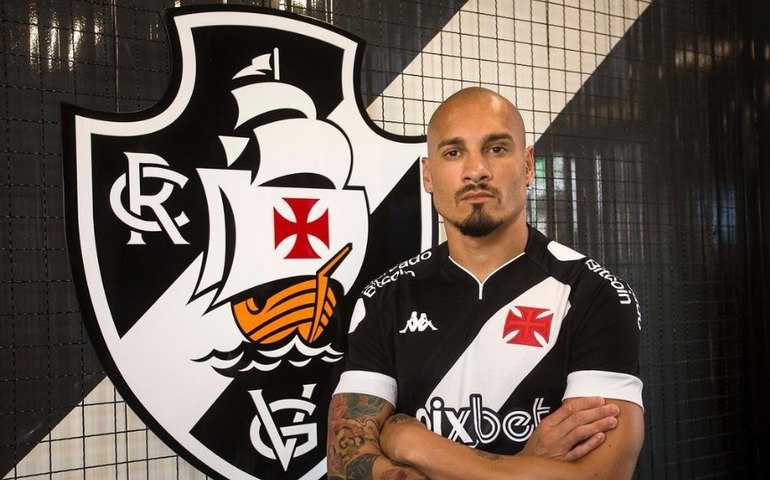 Vasco confirma contratação do zagueiro Maicon, ex-Santos