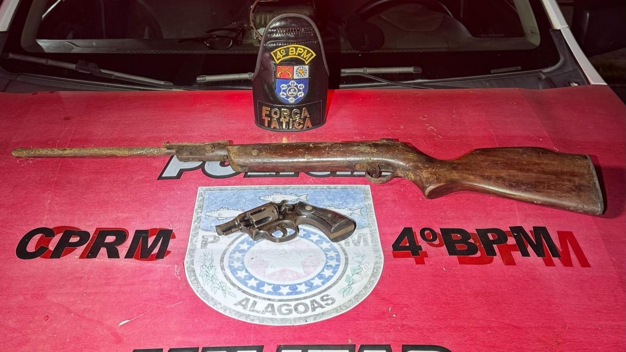 PM apreende armas de fogo enterradas em terreno baldio, na Chã da Jaqueira