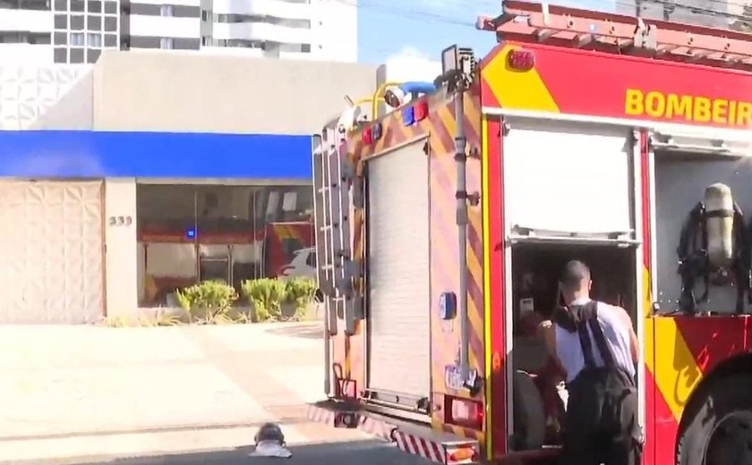 Clínica pega fogo no bairro da Ponta Verde, em Maceió