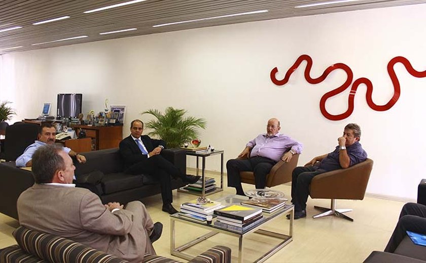 Lyra promove reunião da Coopervale com superintendente da Caixa