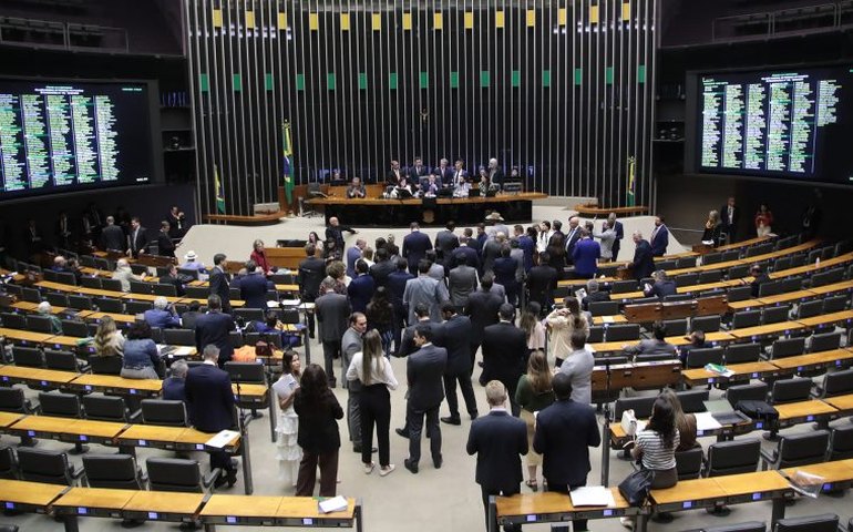 Deputados aprovam regime de urgência para seis projetos