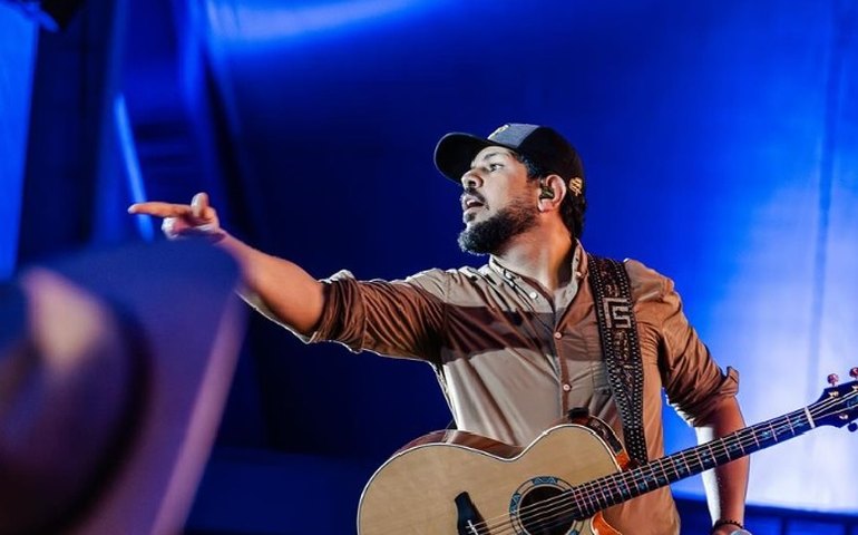 Golpista tenta se passar por Sorocaba e é descoberto pela mãe do cantor