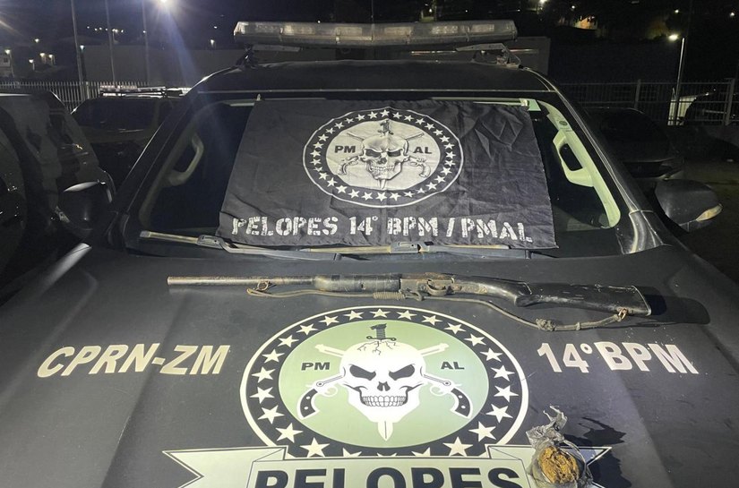 Ações da PM retiram drogas e arma de fogo de circulação