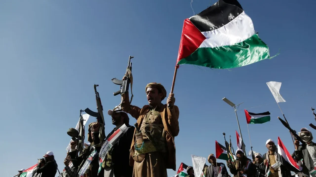 Bombardeiros de longo alcance dos EUA atacam bunkers de rebeldes houthis no Iêmen