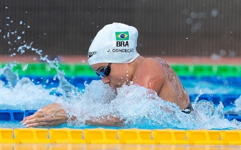 Jheniffer Conceição vai à final dos 50m peito; Matheus Costa disputará 3ª decisão