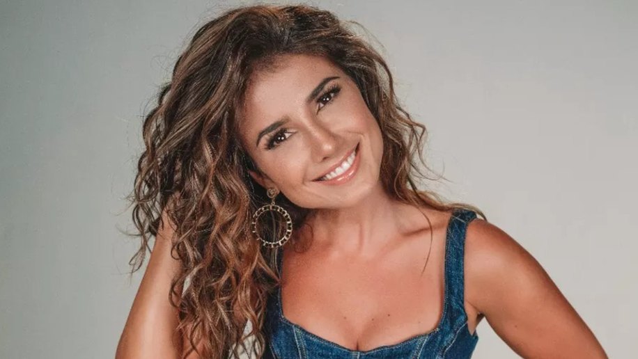 Paula Fernandes nega plástica e revela congelamento de óvulos