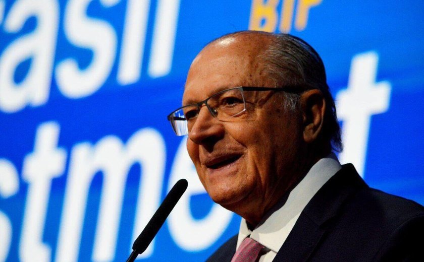 Tarifa de Trump é 'injustificada', diz Alckmin durante reunião ministerial com Lula