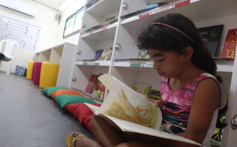 Brota na Grota: Educação leva literatura e oficinas lúdicas à população da Grota da Moenda, no Feitosa