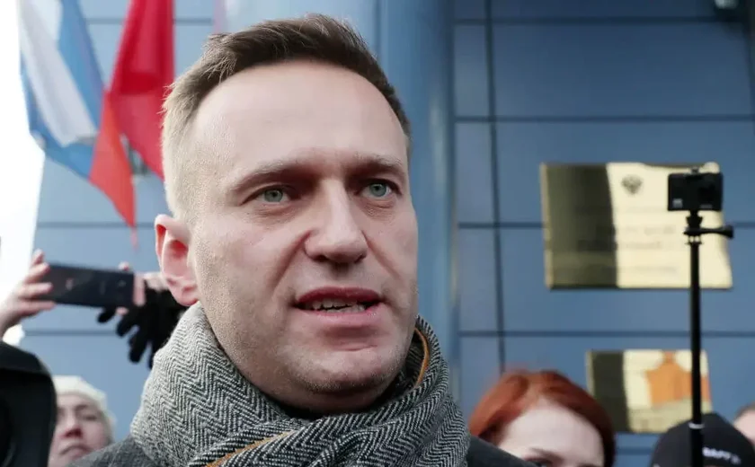 Rússia prende jornalista que cobriu julgamento de Navalny por 'extremismo'