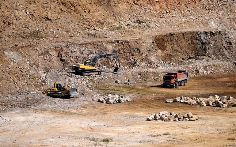 Ucrânia e EUA assinam memorando de intenções para concluir acordo sobre minerais