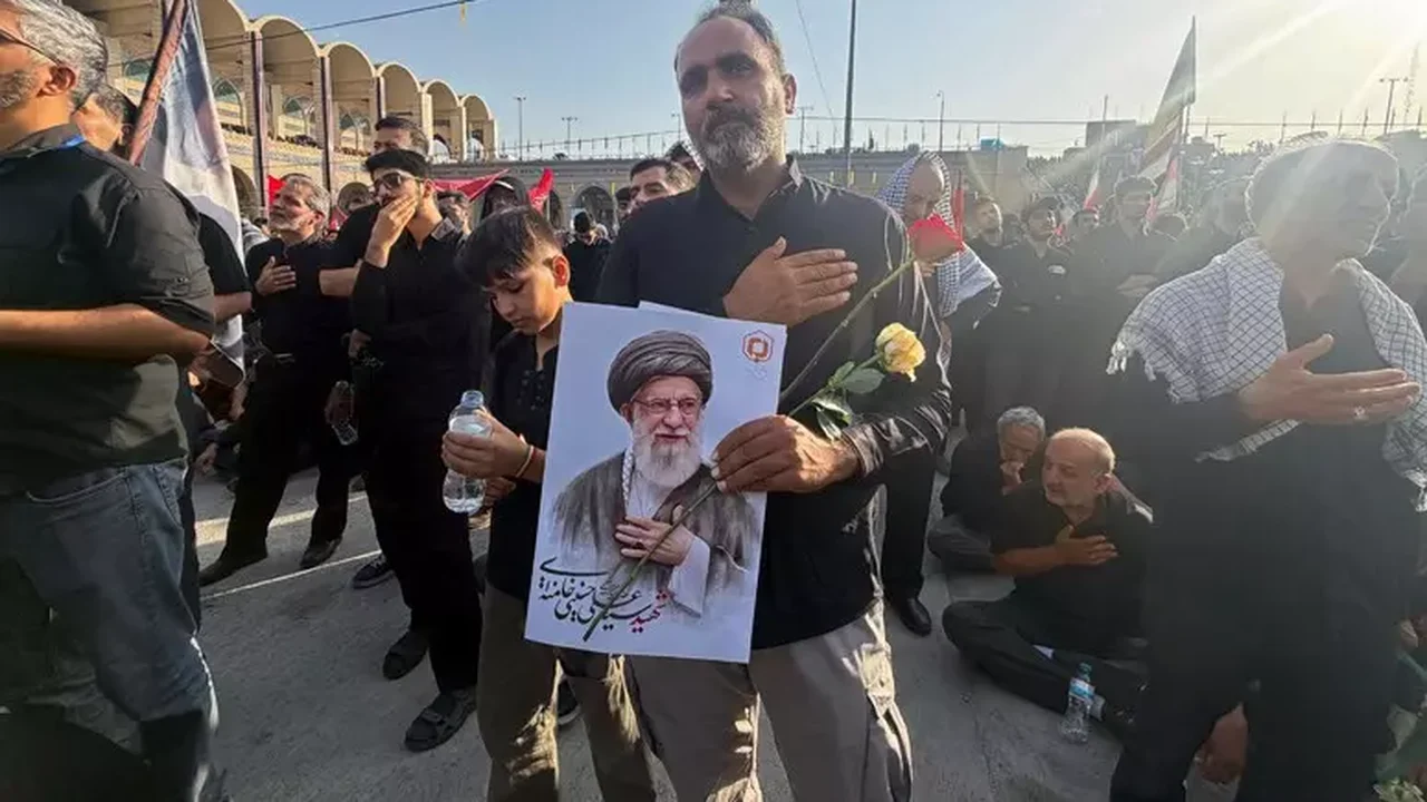 Irã inicia oficialmente funeral de Ali Khamenei