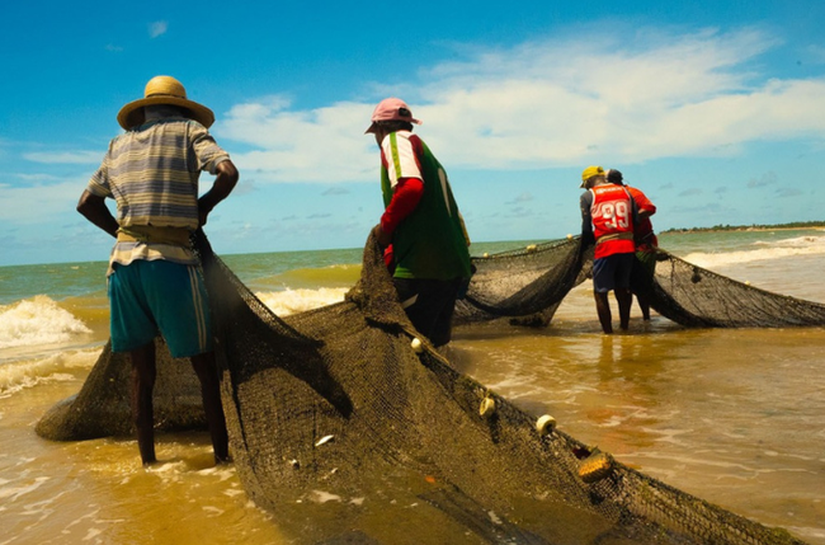 MPF busca garantir pesca tradicional nas praias de Barra de Santo Antônio