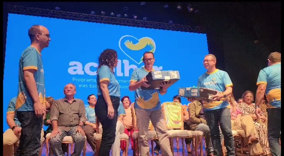 Governo empossa 95 profissionais para programa de saúde mental nas escolas em Sergipe.jpg