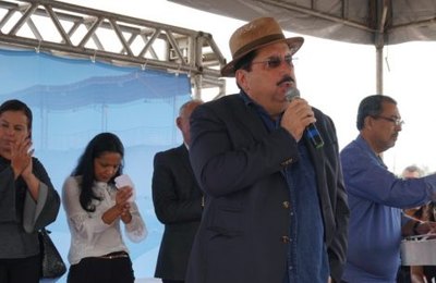 Prefeito Gilberto Gonçalves comemora início da construção de escolas estaduais em Rio Largo 