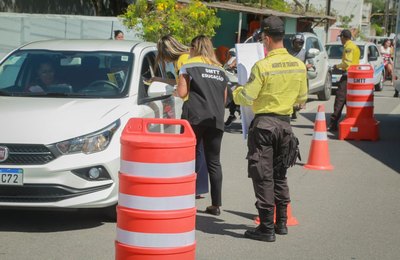 SMTT Penedo realiza blitz educativa sobre a campanha Maio Amarelo