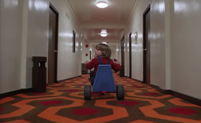 Ator Danny Lloyd no papel de Danny Torrance no filme O Iluminado (1980)