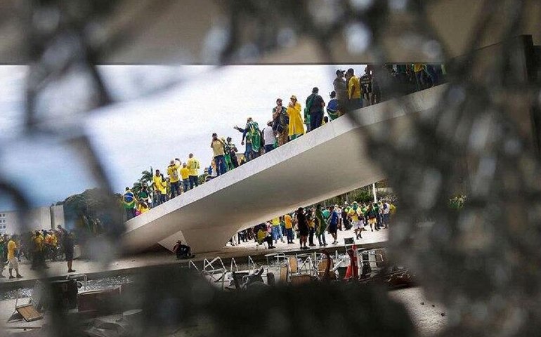 Condenado pelo 8 de janeiro recebe refúgio político na Argentina