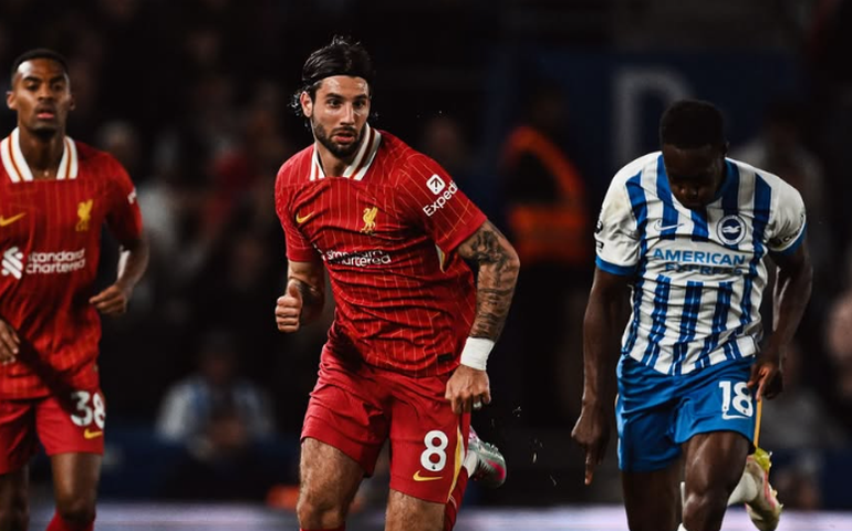 Liverpool sai na frente, mas vacila no 2º tempo e perde de virada para o Brighton no Inglês