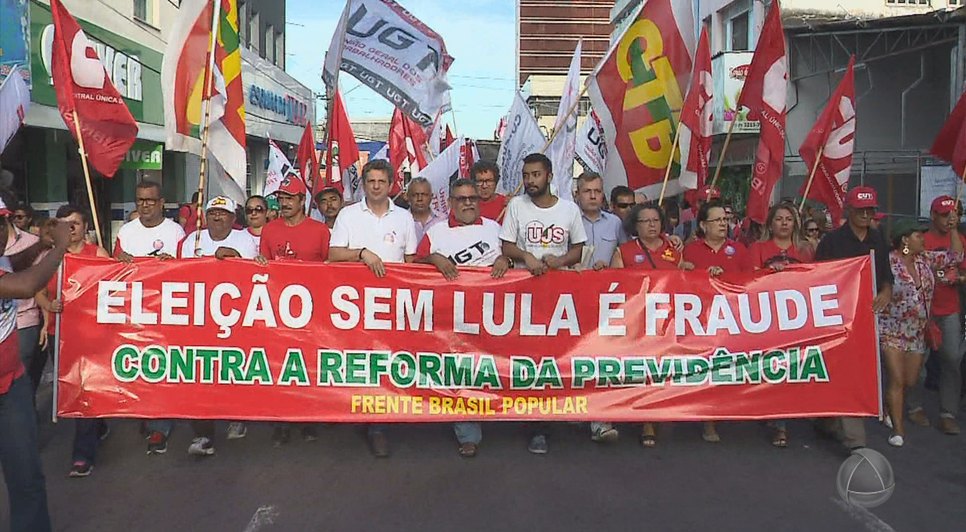 Militância do PT em Sergipe promove ato contra condenação do ex-presidente Lula