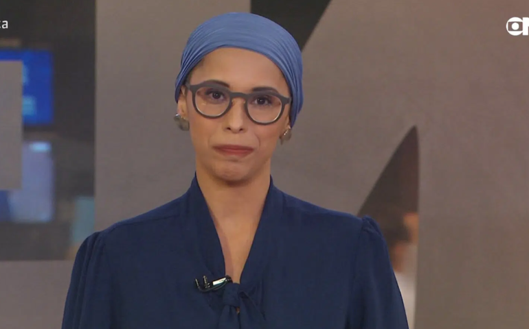 Jornalista da GloboNews revela ao vivo que está com câncer de mama
