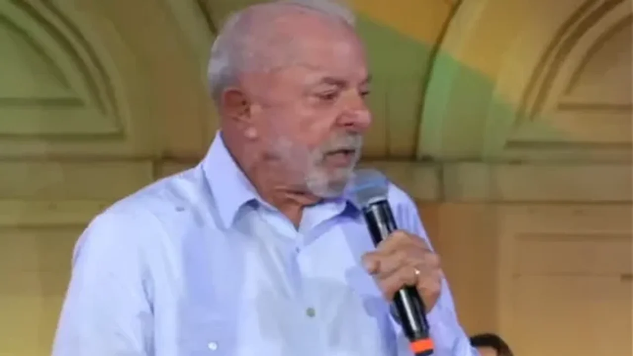 Lula intensifica agenda de rua na reta final do primeiro turno e faz corpo a corpo em SP