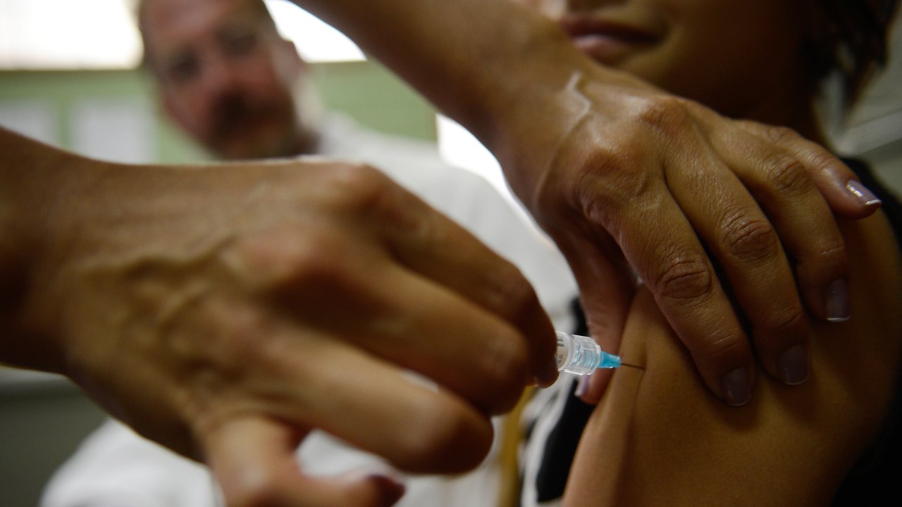Consultas por lesões pré-cancerígenas caem após vacina contra HPV