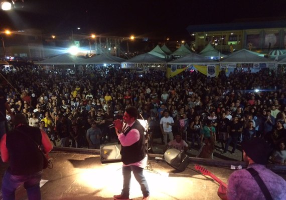 Arapiraca Moto Agreste leva multidão para curtir Carnaval alternativo