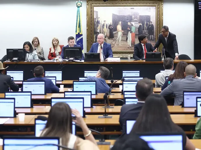 CCJ da Câmara aprova aumento de pena para aliciamento de crianças na internet