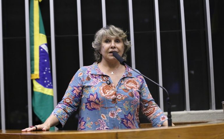 Comissão da Mulher aprova proposta de apoio ao trabalho das artesãs brasileiras