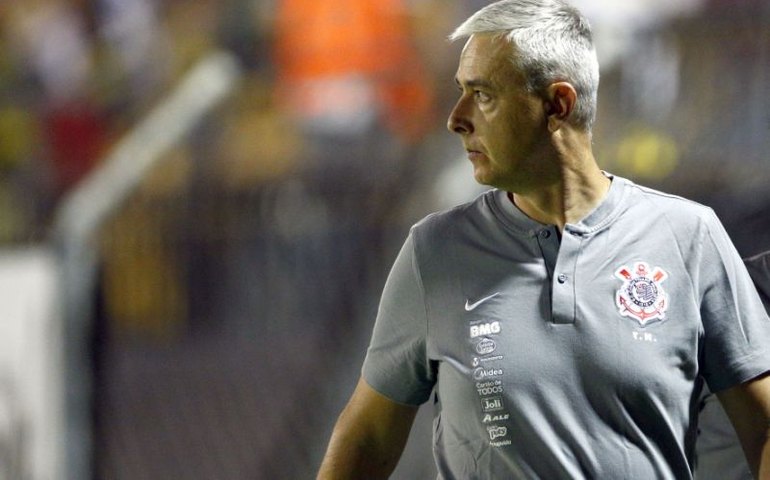 Tiago Nunes aprimora saída de bola do Corinthians e ensina Cássio a bater na bola