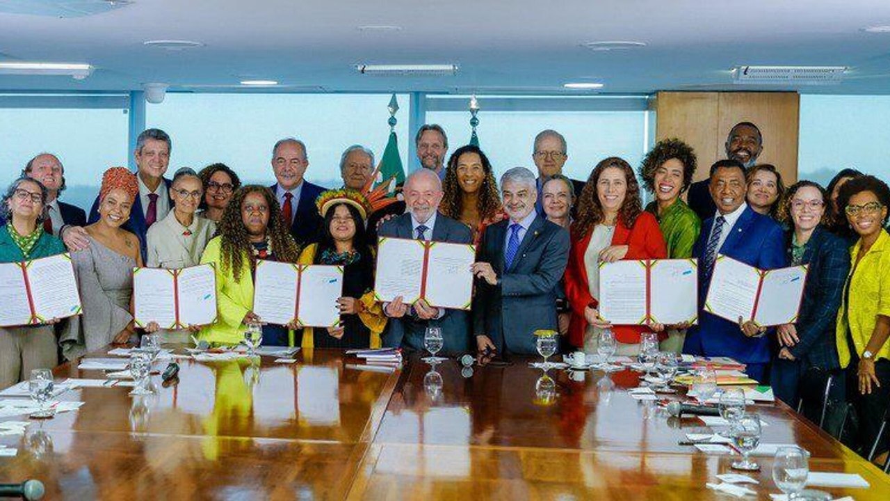 Lula sanciona lei que amplia para 30% cotas para negros em concursos públicos