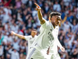 Jornais destacam ira de Vini Jr. com Xabi Alonso após substituição no clássico: 'Raiva brutal'